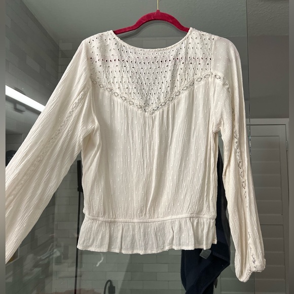 American Eagle Lace Button Up Blouse Like New - Picture 4 of 5